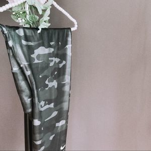 ☑️Nike Women's Dri-FIT One Mid-Rise Camo Leggings☑️